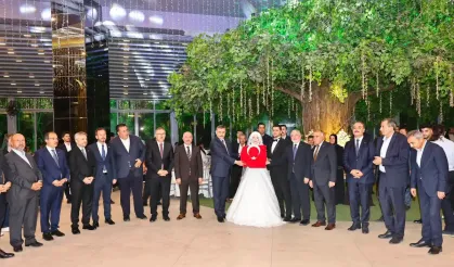 İçişleri Bakanı Mustafa Çiftçi'den genç çifte '3 Çocuk' mesajı