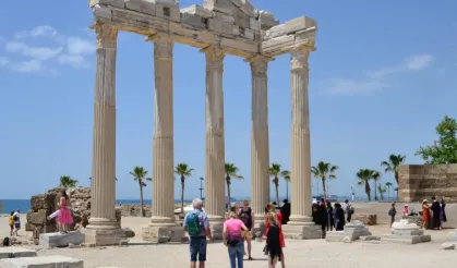 Side'de Herakles Kapısı gün yüzüne çıkarıldı