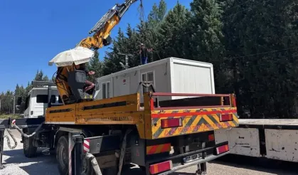 Yangından etkilenen vatandaşlar için AFAD konteynerleri Kaş'a ulaştı