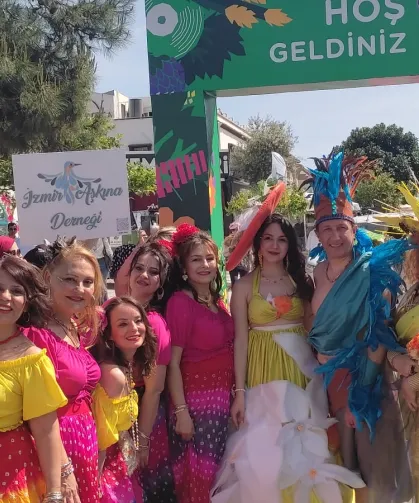 İzmir Alaçatı'da renkli ot festivali