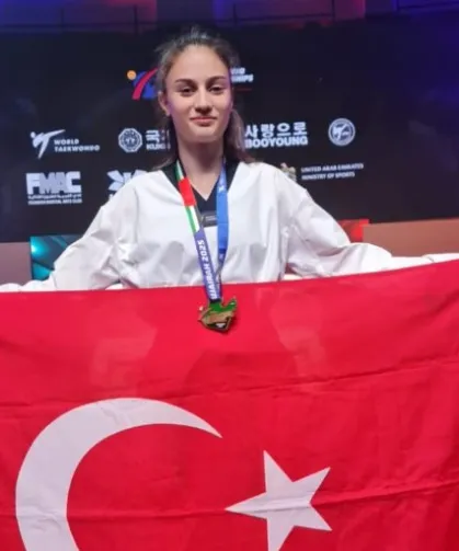 Bursalı öğrenci Sena Yılmaz Dünya Şampiyonu oldu