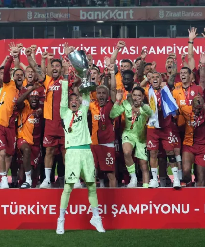 Galatasaray, kupayı coşkuyla kaldırdı!