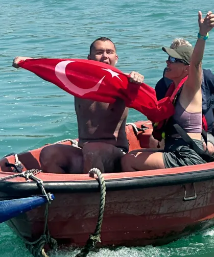 İzmir’in gururu Tuna bir kez daha tarih yazdı... Tuna, 'Manş' hedefine ulaştı!