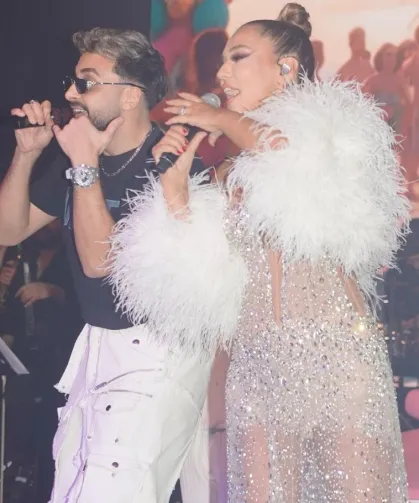 Demet Akalın'dan 'yerinde dur'amayan konser!
