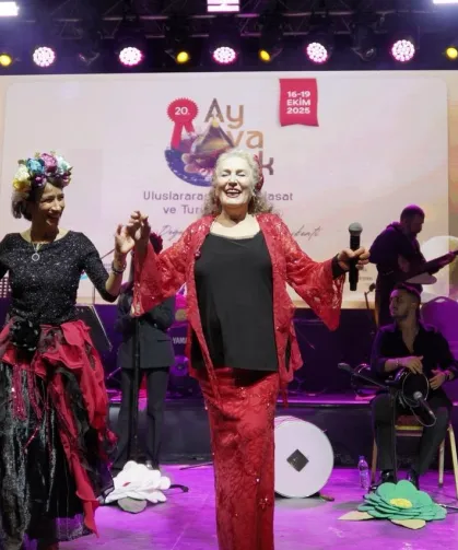 Suzan Kardeş'ten Ayvalık'ta Balkan Rüzgarı!