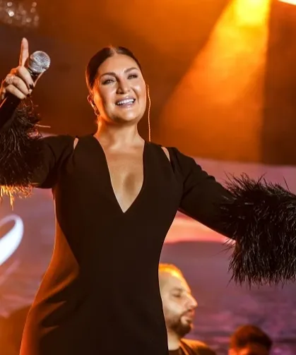 Sibel Can, görkemli konserle hayranlarını büyüledi