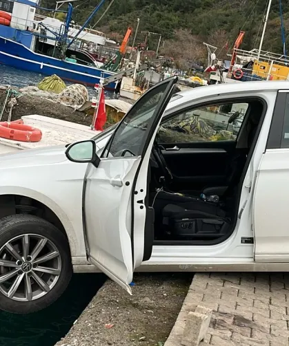 Mudanya Tirilye'de araç denize düşmekten son anda kurtarıldı!