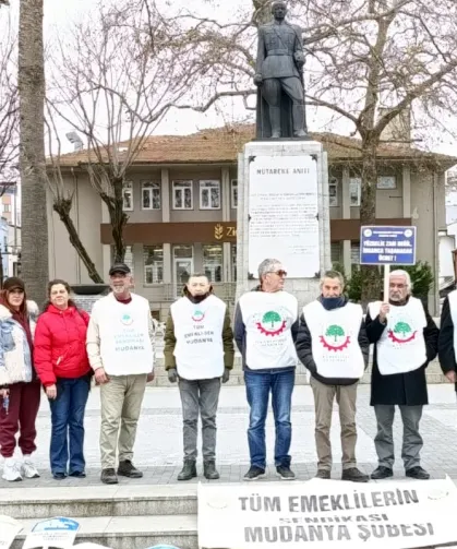 Emekliler Mudanya'daki eylemlerini sürdürüyor