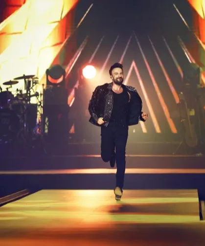 Tarkan özlemi son buldu... Megastar İstanbul'da hayranlarıyla kucaklaştı