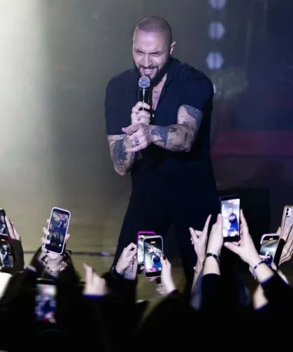 Berkay'dan sahnedeyken duygusal veda