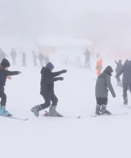 Çocukların Uludağ'da kar keyfi