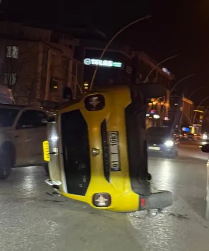 Düzce'de ticari taksi devrildi!