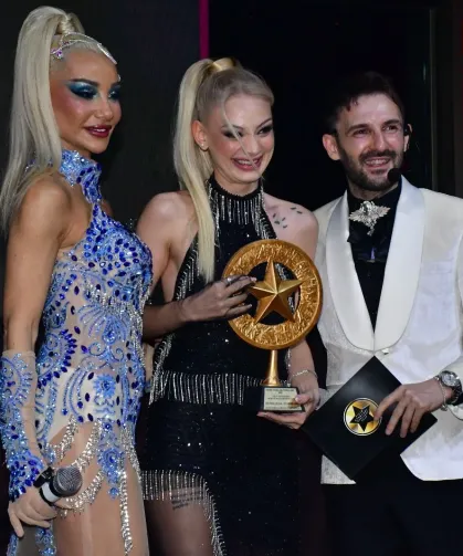 Geceye Nevide Çiçek damgası! Number One TV sunucusu ödülle taçlandı