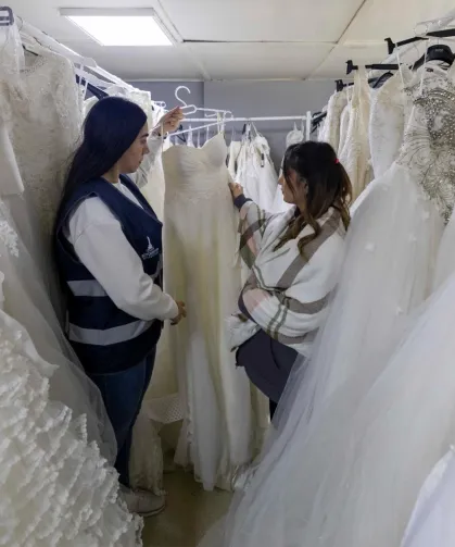 İzmir'den genç çiftlere evlilik desteği... Gelinlik hayali ücretsiz gerçek oluyor