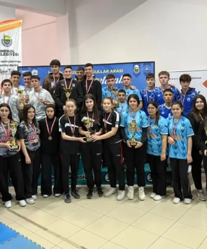 Öğrenciler dart turnuvasında kıyasıya mücadele etti