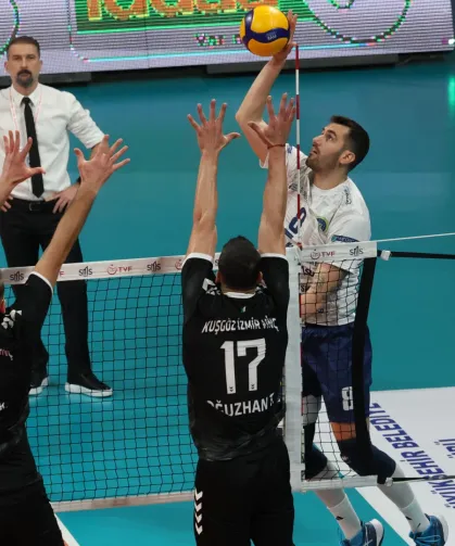 Bursa Büyükşehirli Efeler filede play-off'u garantiledi