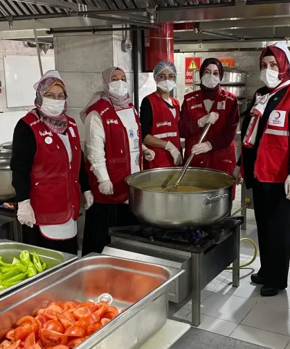 Erzurum'da üniversite öğrencilerine 'anne eli' iftarı