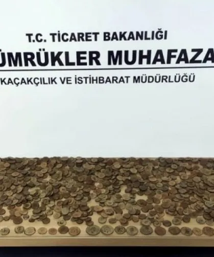 İzmir'den İtalya'ya kaçırılacaktı! 7 bin 550 sikke ve figür ele geçirildi