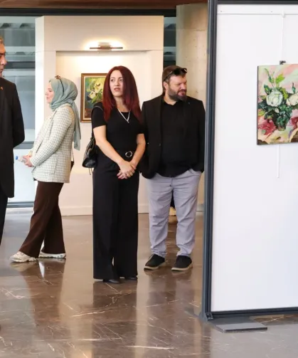 Bursa Osmangazi'de liselilerin emekleri sanatseverlerle buluştu