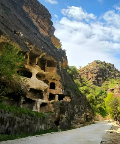 Gabar'da çifte keşif! Petrolün yanında 7 katlı 'Apartman Mağara' dikkat çekiyor (Özel Haber)