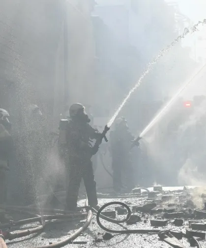 İzmir Konak'ta bina yangını kontrol altında