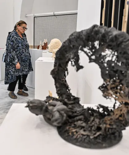 İzmir'de seramikle görünür kılınan sessiz çığlıklar