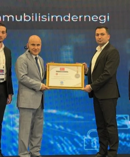 Kamu Bilişim'den İletişim'e başarı belgesi