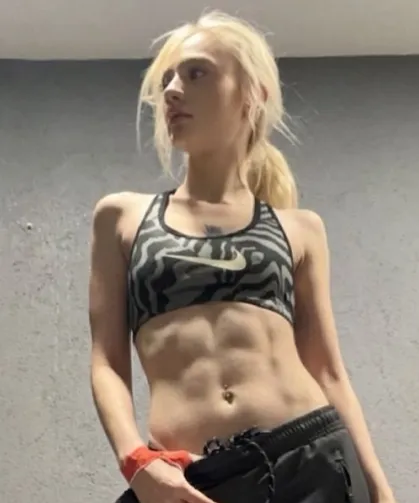 Nevide Çiçek'ten 'karın kası' şov