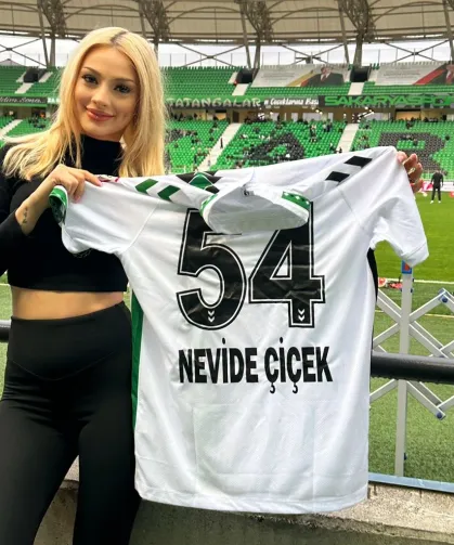 Sakaryaspor'dan Nevide Çiçek'e özel jest!