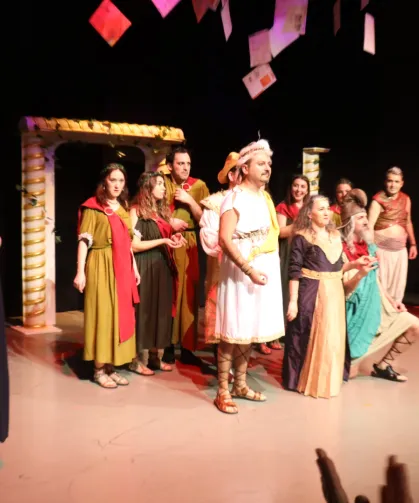 Tofaş Tiyatro Kulübü'nden büyük ustaya saygı sahnesi