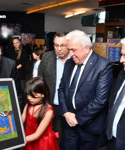 Bursalı 7 yaşındaki Mina'dan renkli başlangıç
