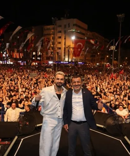 Denizli'de dev buluşma: On binler Sefo konserine akın etti