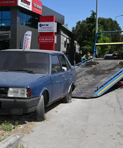Manisa sokakları hurda araçlardan temizleniyor