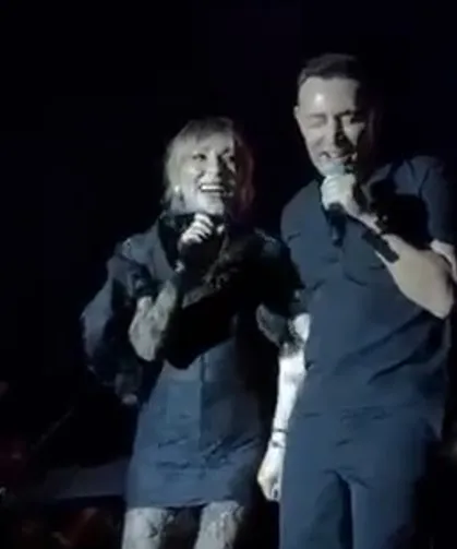 Mustafa Sandal konserinde kraliçe Ziynet Sali'yi ağırladı!