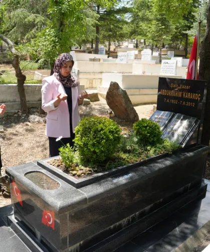 Ankara Keçiören'de Abdurrahim Karakoç'un kabri yenilendi