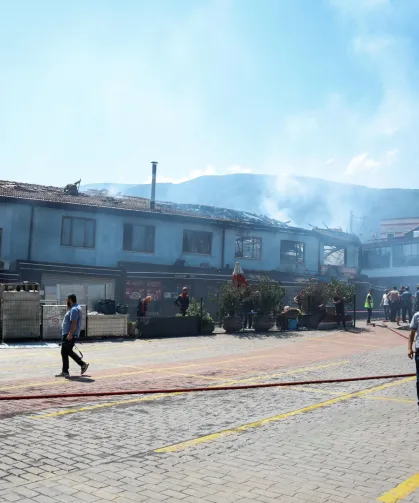 Bursa Kayhan'daki iş yeri yangınına itfaiyeden hızlı müdahale