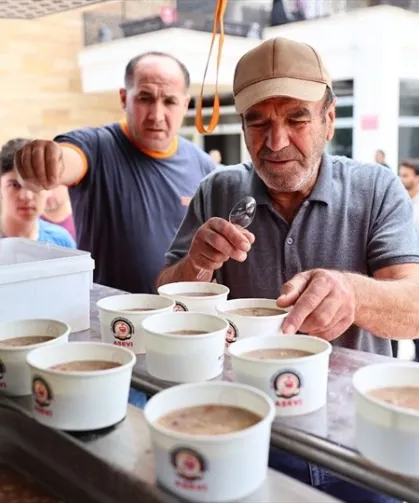 Denizli Büyükşehir'den 3 noktada 10 bin kişilik aşure hayrı