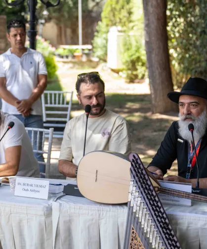 İzmir Bornova'da çalgı yapımının büyüsü yaşandı