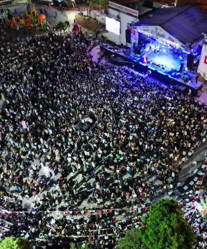 Mardin'de tarihi rekor: Kiraz Festivali'nin kapanışında 65 bin kişi Funda Arar ile coştu!