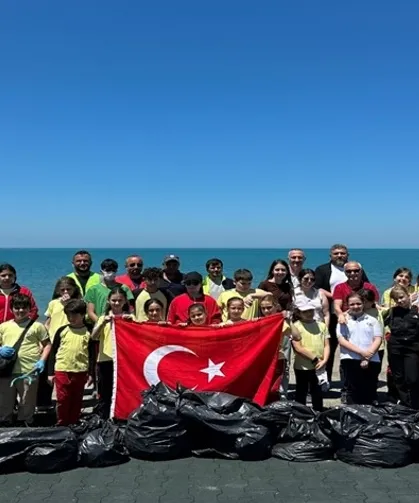Trabzon'da Ayasofya sahilinde çevre temizliği etkinliği