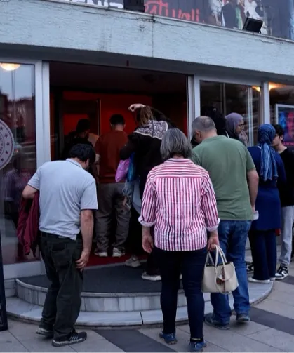 Trabzon'da 'İnsancıklar' tiyatro severlerle buluştu