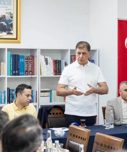 Başkan Tugay Kemeraltı Esnafını Dinledi: Çankaya Otoparkı Hakkında Açıklama Yaptı