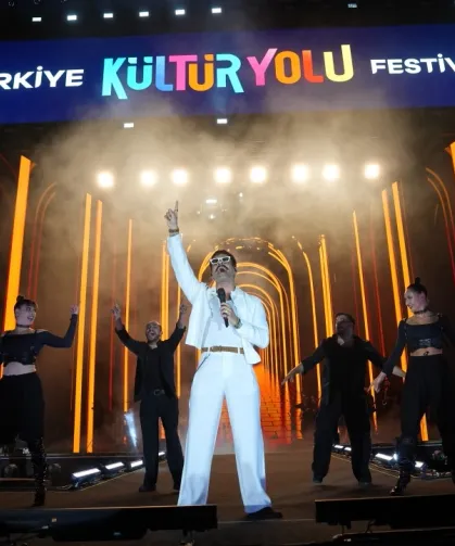 Gökhan Türkmen Bursa Kültür Yolu Festivali'nde Unutulmaz Bir Konsere İmza Attı