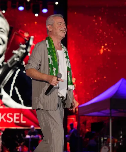 Levent Yüksel Bursa Kültür Yolu Festivali'nde unutulmaz bir konser verdi