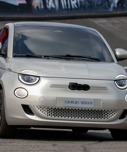 Sınırlı sayıda Fiat 500e Giorgio Armani Collector's Edition yeniden Türkiye'de