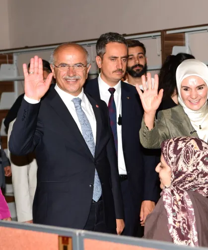 Bakan Göktaş'tan Malatya Şehir Kütüphanesi'ne tam not