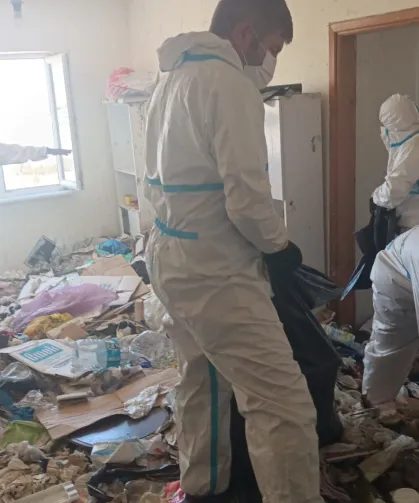 Nilüfer'de çöp evden 28 ton atık çıkarıldı