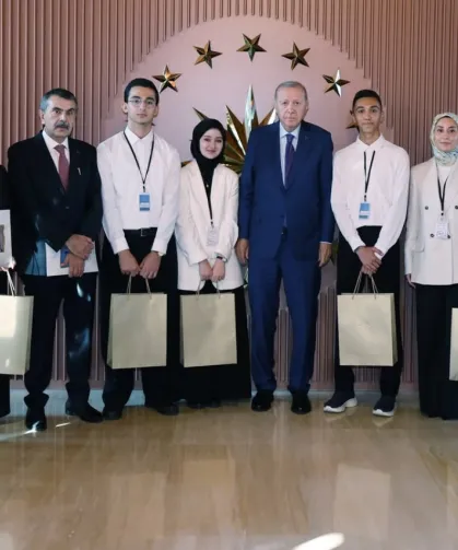 Cumhurbaşkanı Erdoğan Ahlat'ta öğrencileri kabul etti