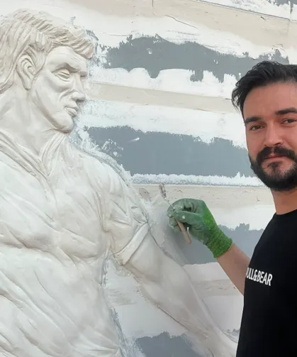 Heykel sanatçısı Berat Çelik sanatıyla değer katıyor