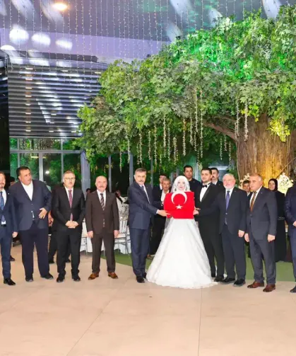 İçişleri Bakanı Mustafa Çiftçi'den genç çifte '3 Çocuk' mesajı